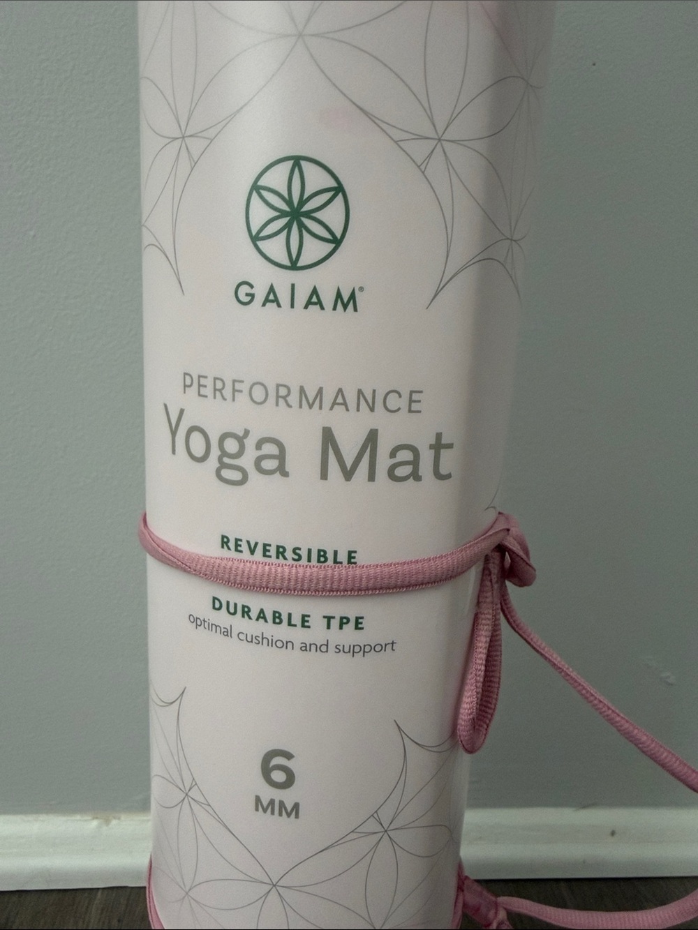 Brand new Gaiam classic 6mm reversible mandala print yoga mat - Picture 2 of 7